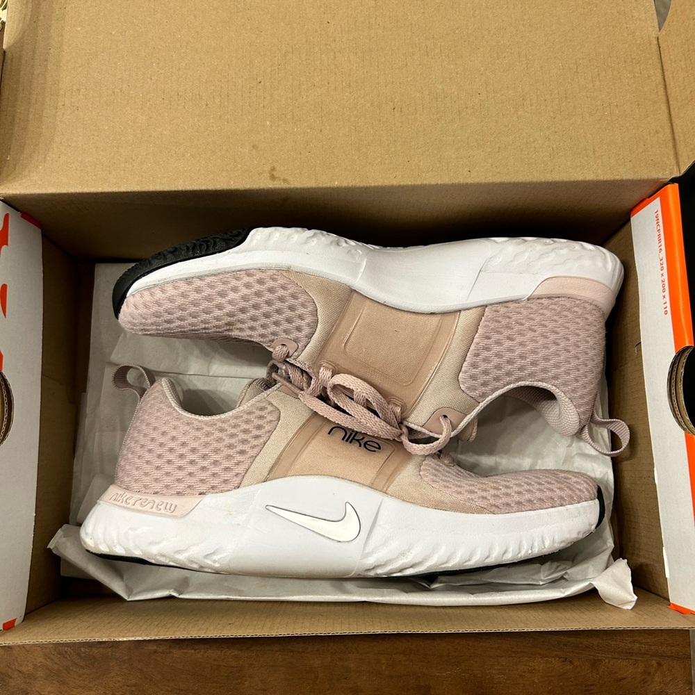 Nike Women's Renew In-Season TR 10 Training Shoes size 8